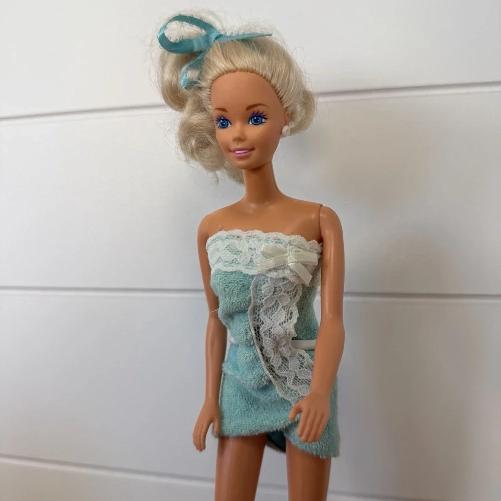 1976 Barbie Doll With Satin Panties And 1992 Fun To Dress Towel Wrap And Stand